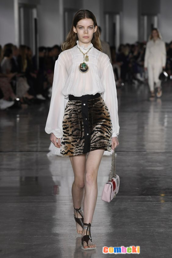 Giambattista Valli RTW Spring 2019 – WWD