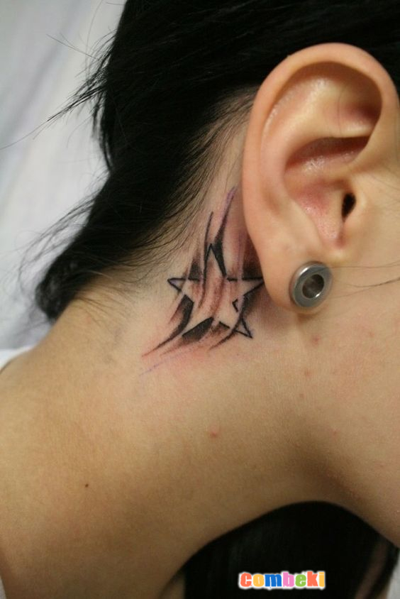 Kulak Arkasında Yıldız Figürü Kadın Moda Ve Kombinler