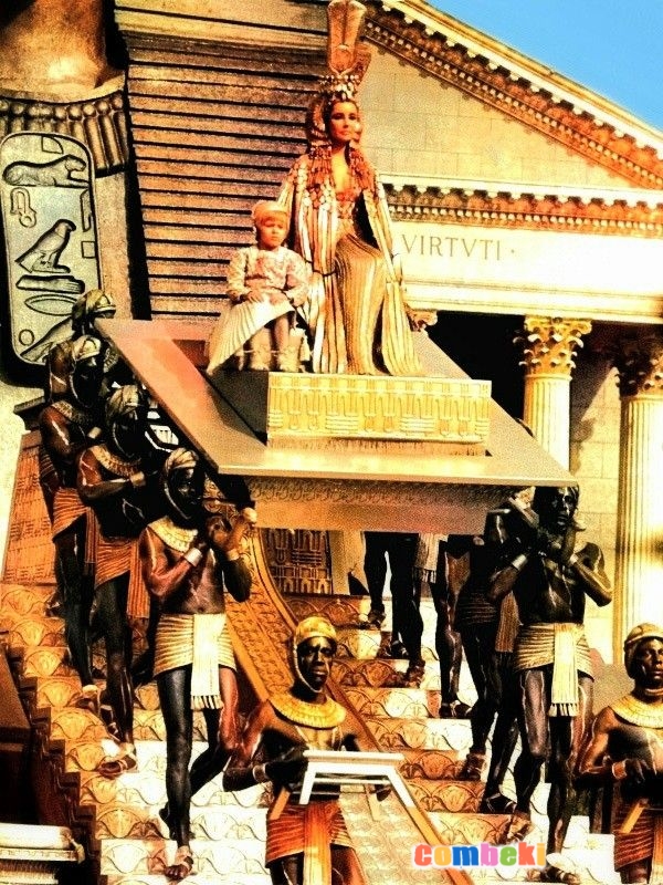 Cleopatra'nın tahta oturma sahnesi | Scene of Cleopatra on the throne